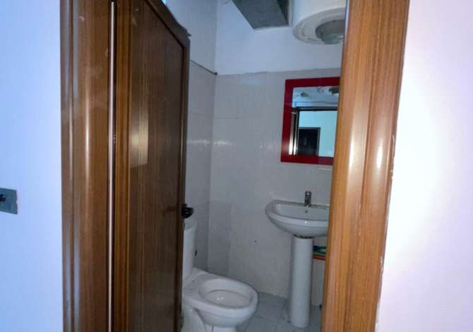 Jepet ambient biznesi me qera te Rr. Isuf Elezi