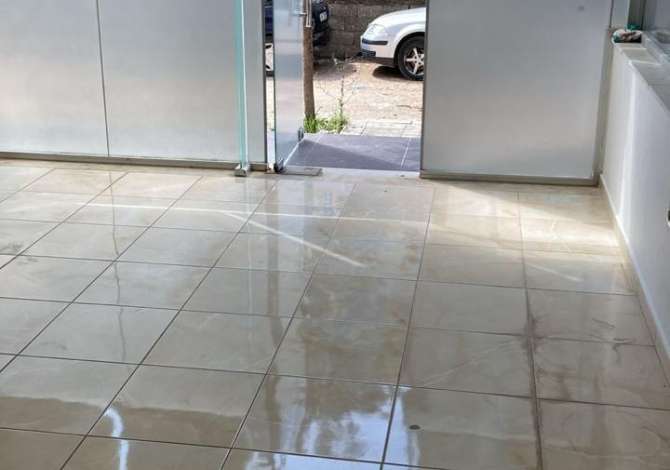 Qira, Dyqan 30m2 Ne Astir Prane Njesise Bashkiake 290€