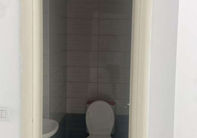 Qira, Dyqan 30m2 Ne Astir Prane Njesise Bashkiake 290Euro