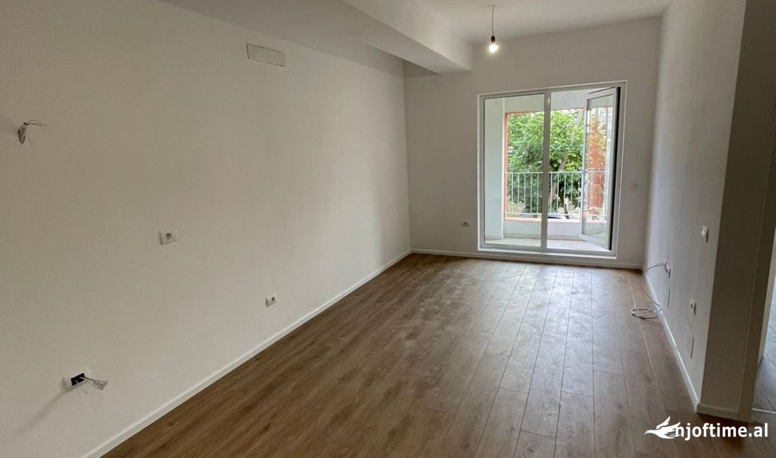 Shtepi ne shitje Apartament ne Tirane, 2+1, Mobilimi Bosh, pa mobiluar, Pagesa 93,000  Euro.