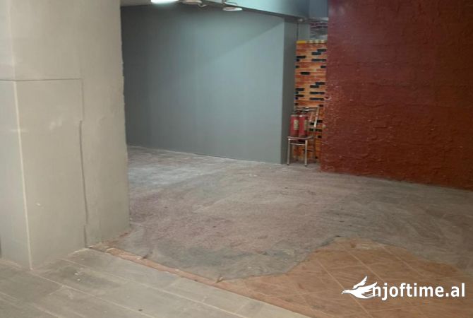 Ambient biznesi me qera 2+1 ne Tirane - 750 Euro