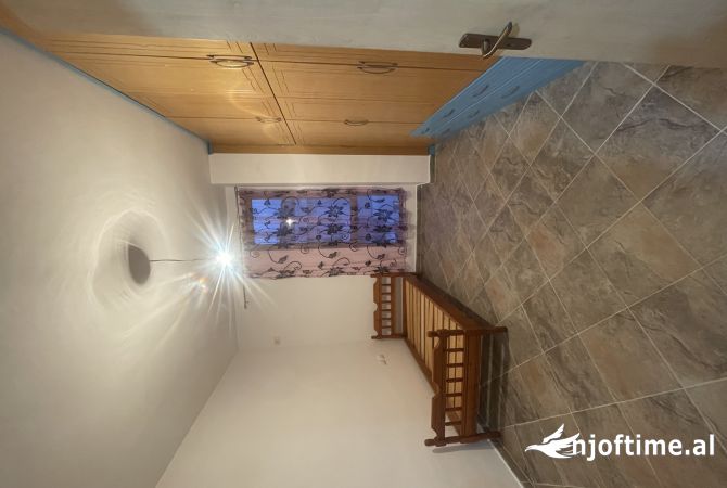 Shtepi me qera 2+1 ne Tirane - 400 Euro