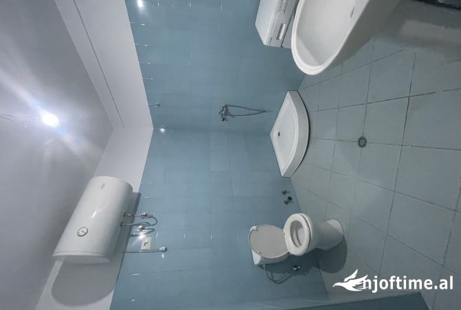 Shtepi me qera Apartament ne Tirane, 2+1, Mobilimi Pjeserisht e mobiluar, Pagesa 400  Euro.