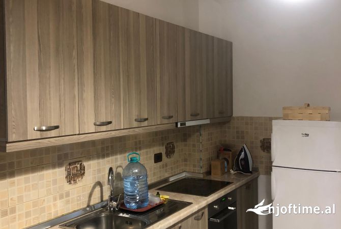 Shtepi me qera 1+1 ne Tirane - 40,000 Leke