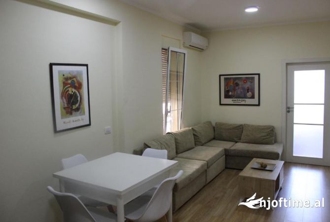 Shtepi me qera Apartament ne Tirane, 2+1, Mobilimi E mobiluar, Pagesa 600  Euro.