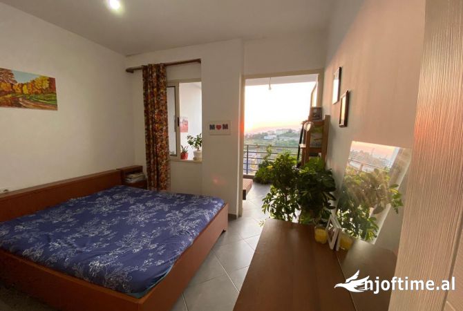 Shtepi me qera Apartament ne Tirane, 2+1, Mobilimi E mobiluar, Pagesa 450  Euro.