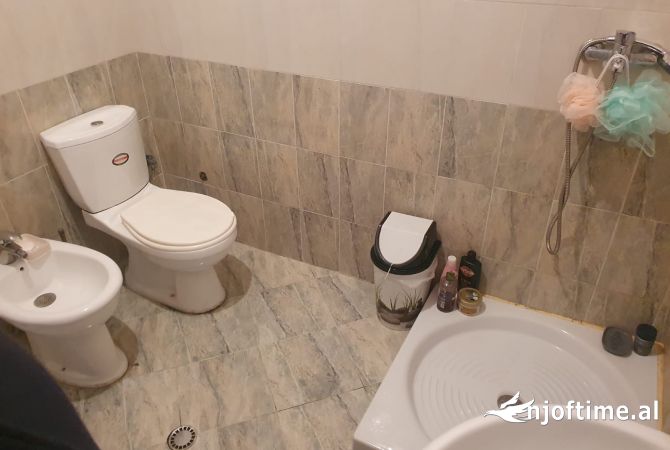 Shtepi me qera Apartament ne Tirane, 2+1, Mobilimi E mobiluar, Pagesa 560  Euro.