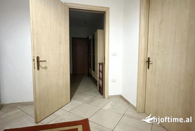 Shtepi ne shitje Apartament ne Tirane, 1+1, Mobilimi E mobiluar, Pagesa 90,000  Euro.