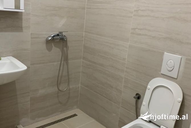 Shtepi me qera Apartament ne Tirane, 1+1, Mobilimi E mobiluar, Pagesa 35,000  Leke.