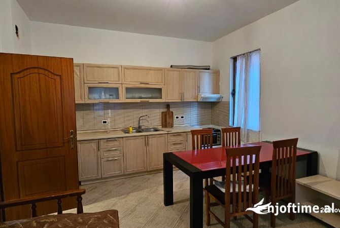 Shtepi me qera Apartament ne Tirane, 2+1, Mobilimi E mobiluar, Pagesa 50,000  Leke.