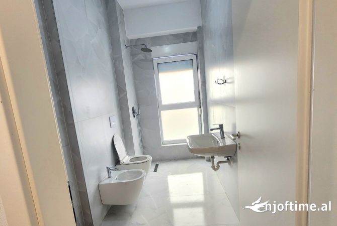 Shtepi me qera Apartament ne Tirane, 1+1, Mobilimi E mobiluar, Pagesa 45,000  Leke.