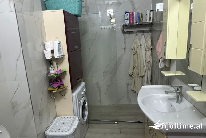 Shtepi me qera Apartament ne Tirane, 2+1, Mobilimi E mobiluar, Pagesa 500  Euro.