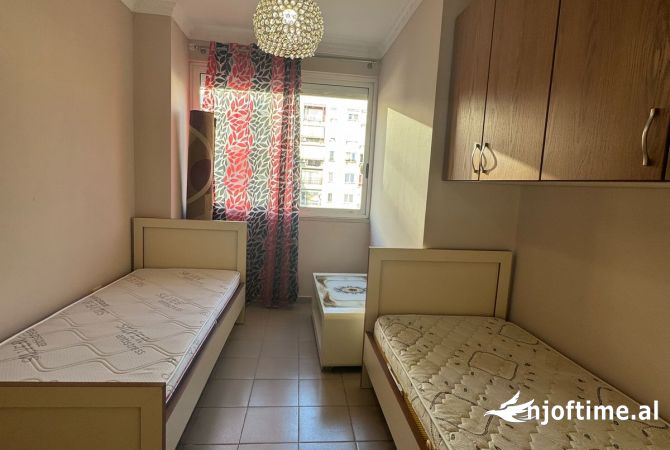 Shtepi me qera Apartament ne Tirane, 2+1, Mobilimi E mobiluar, Pagesa 400  Euro.
