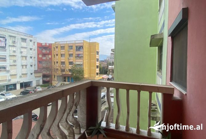Shtepi me qera 2+1 ne Tirane - 35,000 Leke