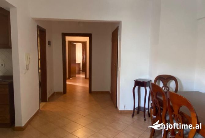 Shtepi me qera Apartament ne Tirane, 2+1, Mobilimi E mobiluar, Pagesa 35,000  Leke.