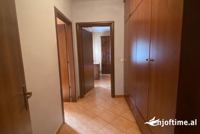 Shtepi me qera Apartament ne Tirane, 2+1, Mobilimi E mobiluar, Pagesa 35,000  Leke.