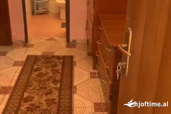 Shtepi me qera Shtepi Private ne Tirane, 1+1, Mobilimi E mobiluar, Pagesa 30,000  Leke.