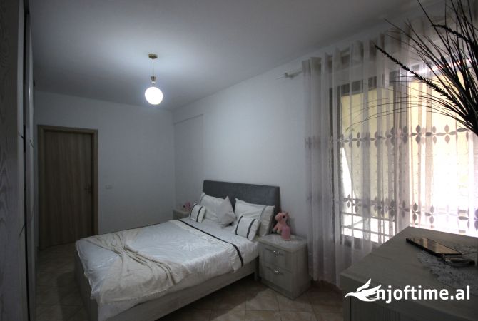 Shtepi me qera 2+1 ne Tirane - 400 Euro