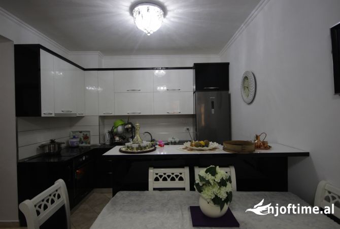 Shtepi me qera 2+1 ne Tirane - 400 Euro