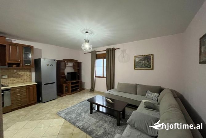 Shtepi me qera 2+1 ne Tirane - 400 Euro