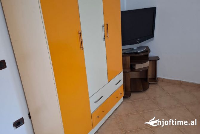 Shtepi me qera 1+1 ne Tirane - 25,000 Leke