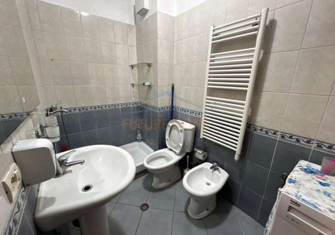 Shtepi ne shitje Apartament ne Tirane, 2+1, Mobilimi E mobiluar, Pagesa 103,000  Euro.