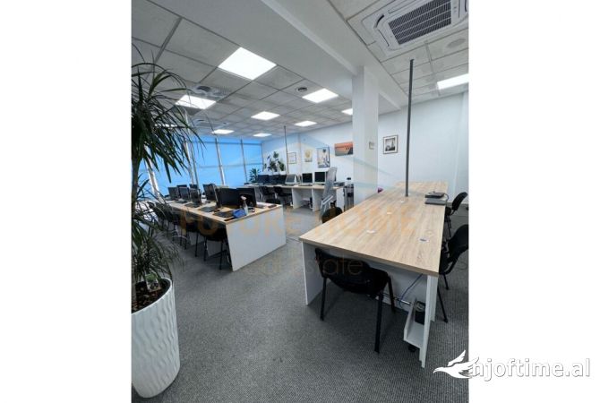 Ambient biznesi me qera 3+1 ne Tirane - 1,600 Euro
