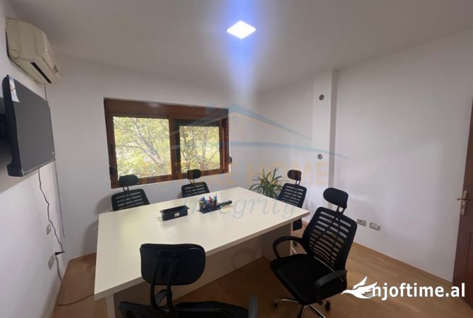 Ambient biznesi me qera 3+1 ne Tirane - 900 Euro