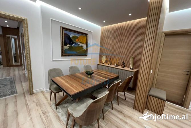 Shtepi me qera 3+1 ne Tirane - 2,500 Euro