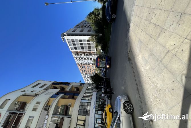 Ambient biznesi ne shitje 4+1 ne Tirane - 650,000 Euro