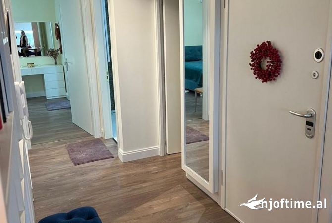 Shtepi ne shitje Apartament ne Tirane, 2+1, Mobilimi E mobiluar, Pagesa 259,000  Euro.