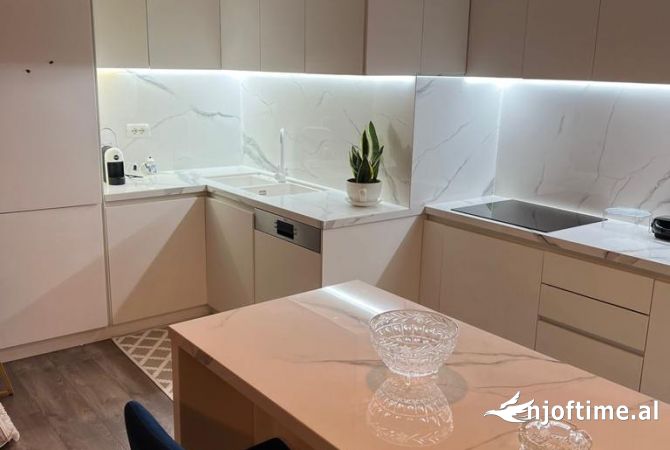 Shtepi ne shitje Apartament ne Tirane, 2+1, Mobilimi E mobiluar, Pagesa 259,000  Euro.