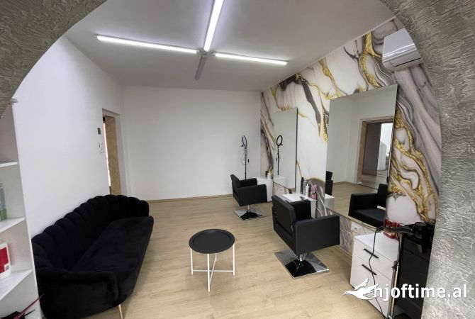 Ambient biznesi me qera 3+1 ne Tirane - 750 Euro