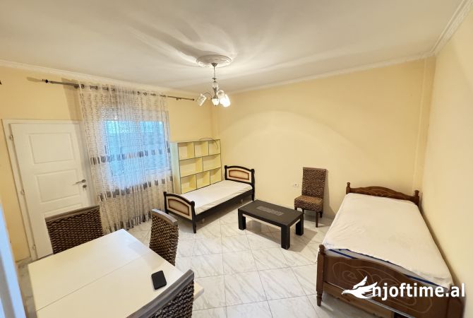 Shtepi me qera Shtepi Private ne Tirane, 2+1, Mobilimi E mobiluar, Pagesa 400  Euro.