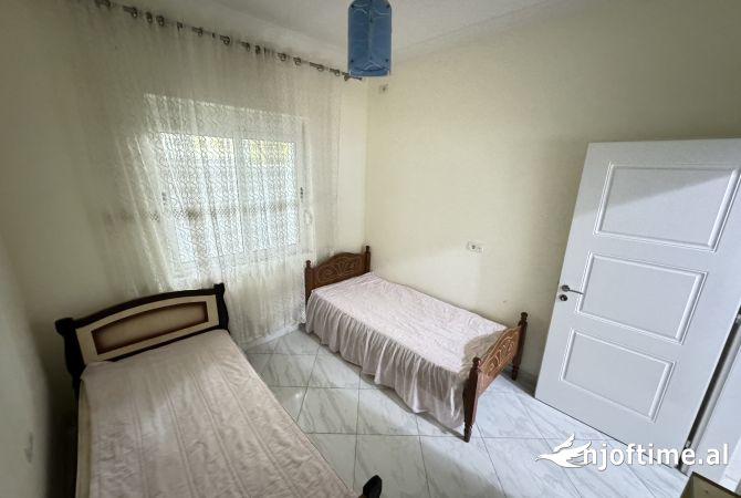 Shtepi me qera Shtepi Private ne Tirane, 2+1, Mobilimi E mobiluar, Pagesa 400  Euro.