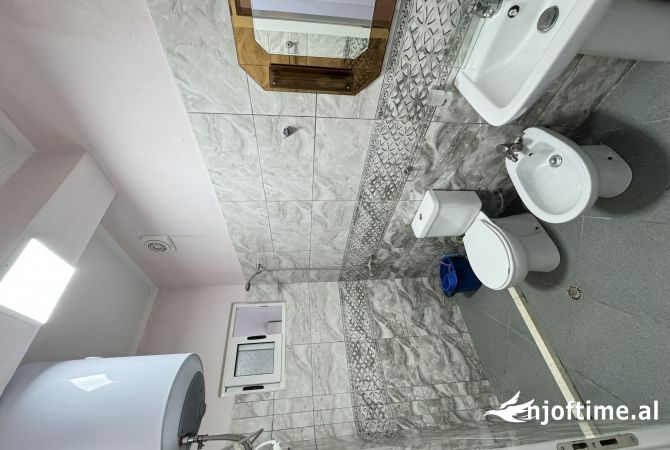 Shtepi me qera Shtepi Private ne Tirane, 2+1, Mobilimi E mobiluar, Pagesa 400  Euro.