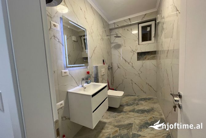 Shtepi ne shitje Apartament ne Tirane, 1+1, Mobilimi Bosh, pa mobiluar, Pagesa 119,000  Euro.
