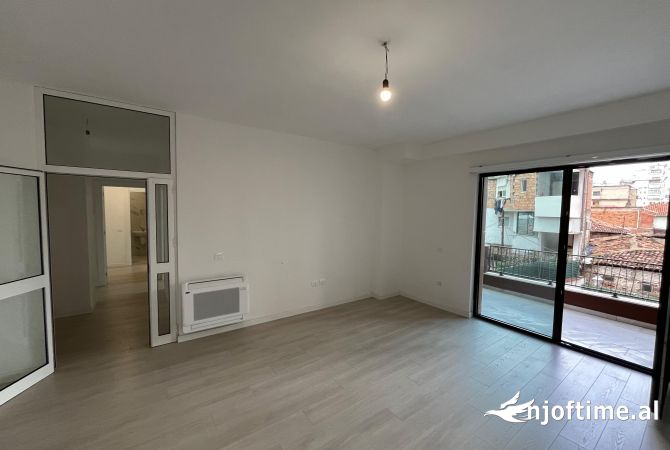 Shtepi me qera 2+1 ne Tirane - 750 Euro