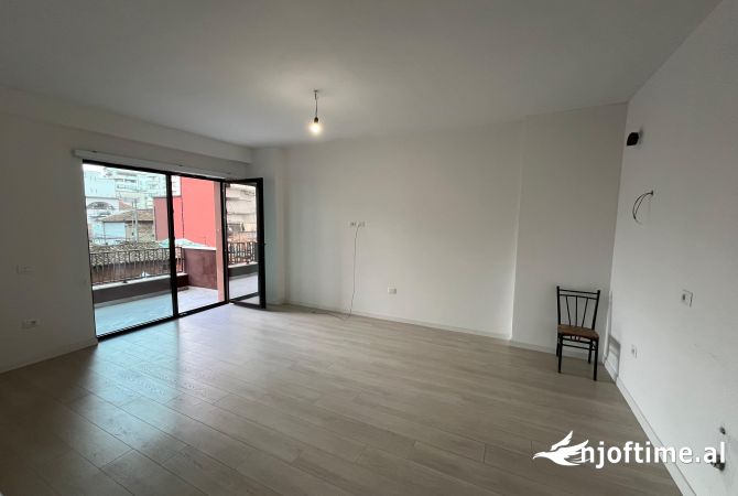 Shtepi me qera 2+1 ne Tirane - 750 Euro