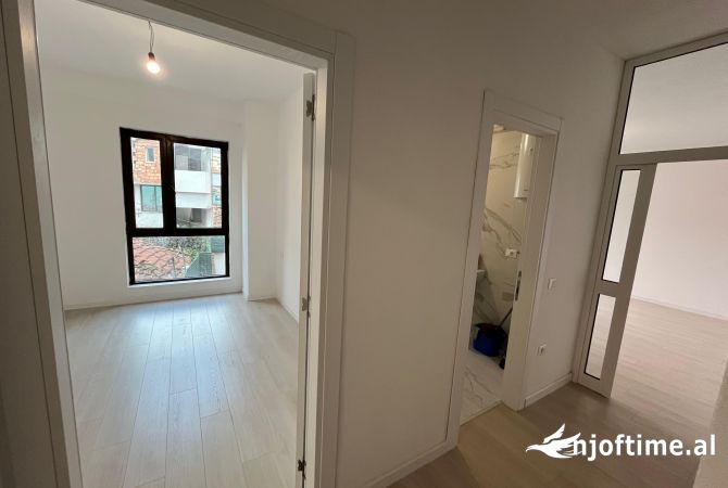 Shtepi me qera Apartament ne Tirane, 2+1, Mobilimi Bosh, pa mobiluar, Pagesa 750  Euro.