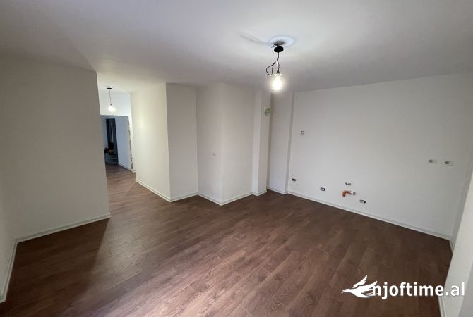 Shtepi ne shitje 1+1 ne Tirane - 140,000 Euro