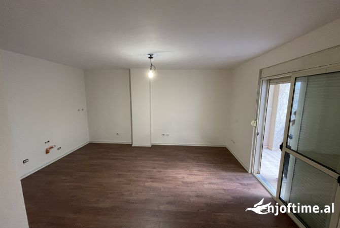 Shtepi ne shitje 1+1 ne Tirane - 140,000 Euro