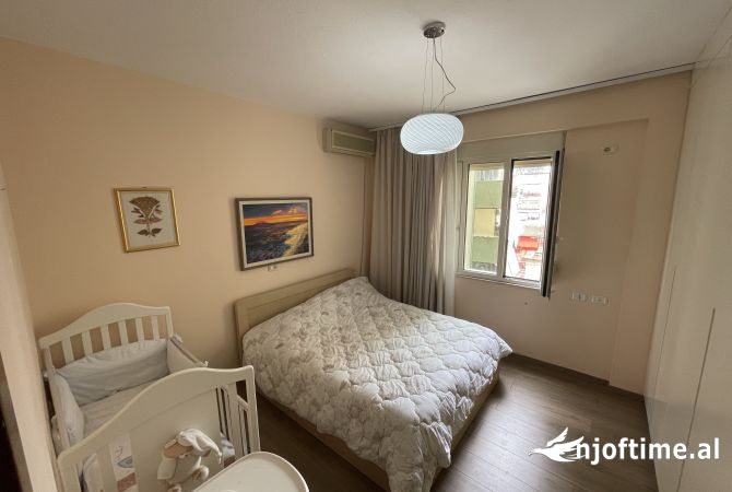 Shtepi me qera Apartament ne Tirane, 2+1, Mobilimi E mobiluar, Pagesa 850  Euro.