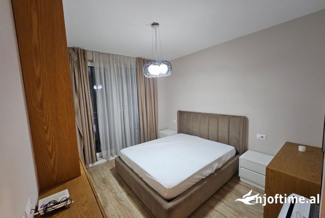 Shtepi me qera Apartament ne Tirane, 3+1, Mobilimi E mobiluar, Pagesa 600  Euro.