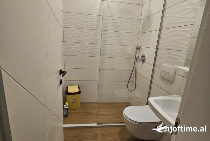 Shtepi me qera Apartament ne Tirane, 3+1, Mobilimi E mobiluar, Pagesa 600  Euro.