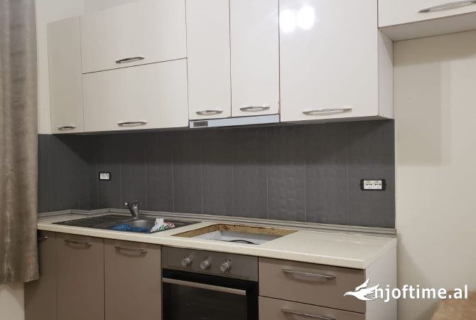 Shtepi me qera 2+1 ne Tirane - 500 Euro