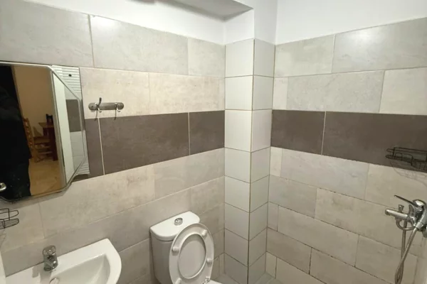 Shtepi me qera Apartament ne Tirane, Garsoniere, Mobilimi E mobiluar, Pagesa 28,000  Leke.