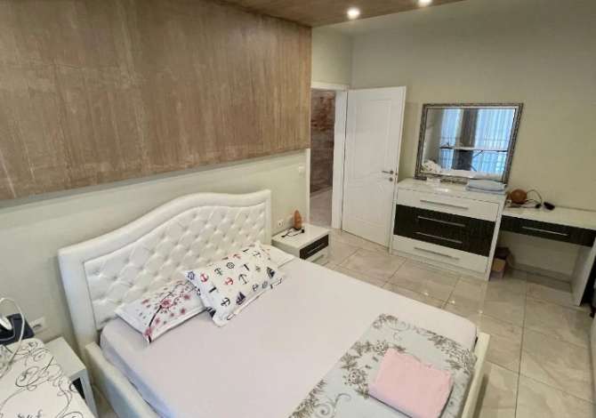 Shtepi ne shitje Apartament ne Tirane, 2+1, Mobilimi E mobiluar, Pagesa 220,000  Euro.