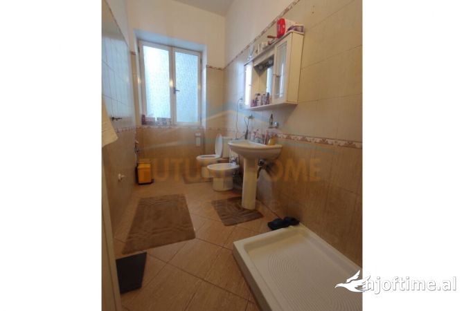 Shtepi me qera 3+1 ne Tirane - 4,500 Euro