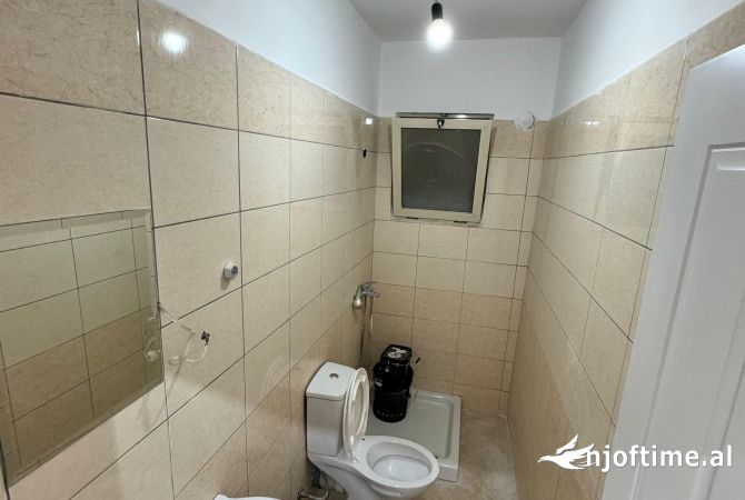 Shtepi ne shitje Apartament ne Tirane, 2+1, Mobilimi Bosh, pa mobiluar, Pagesa 135,000  Euro.